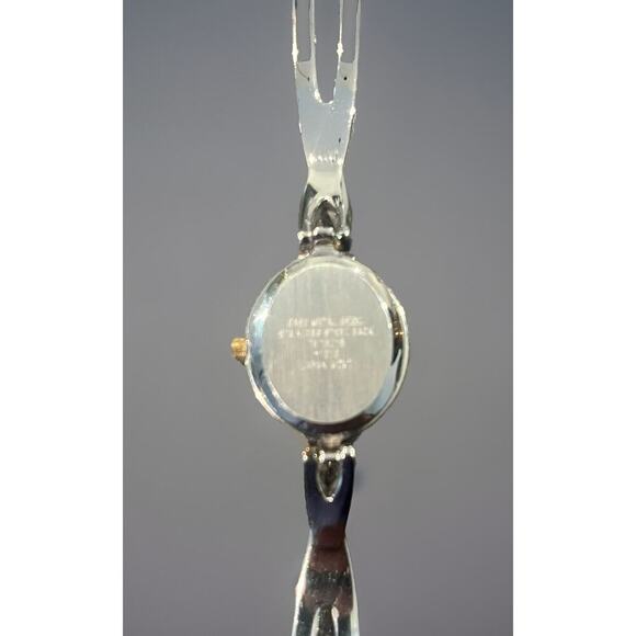 Armitron Now Womens Watch Bracelet 17mm Gold Silver Tone New Battery 6.75" - Picture 3 of 8